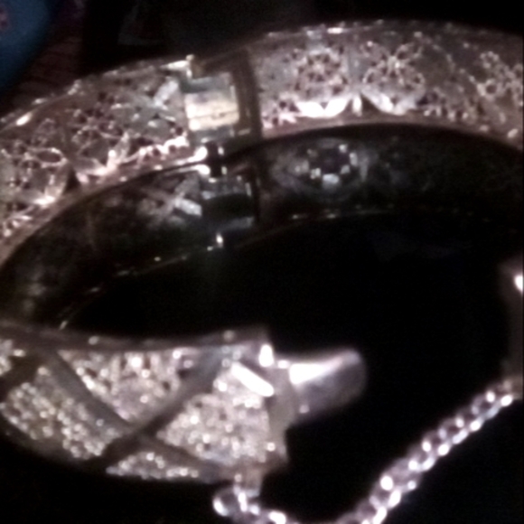 Vintage Binder Brothers 12k gold filled hinged bangle bracelet with safety clasp